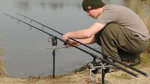 Rodpod - carp rod pod setup by lake